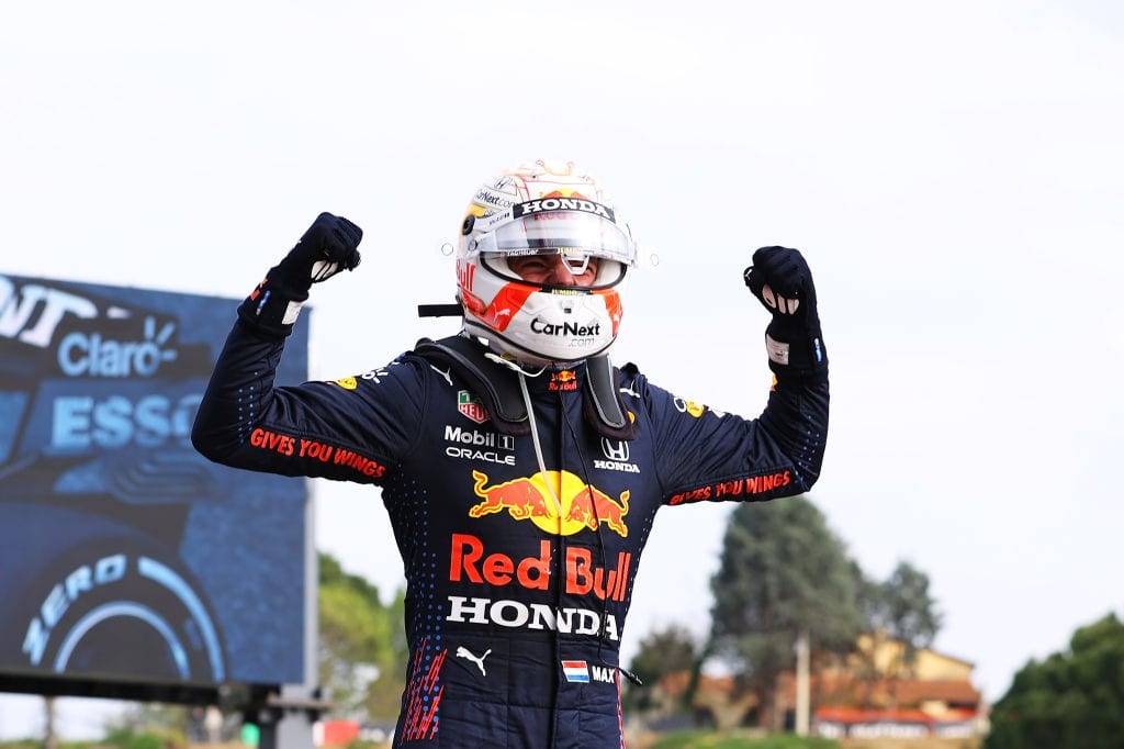 Verstappen presenta candidatura al título ante la lluvia de Imola y un Hamilton titánico